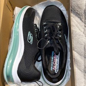 sketchers memory foam athletic shoes BRAND NEW